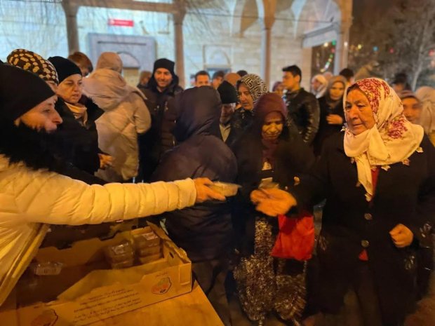 Belediyemizden Berat Kandili’nde Lokma İkramı