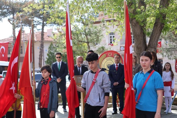 23 NİSAN ULUSAL EGEMENLİK VE ÇOCUK BAYRAMI DOLAYISIYLA ÇELENK TÖRENİ DÜZENLENDİ