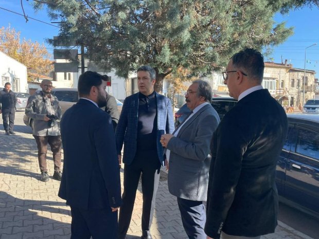 Kapadokya Alan Başkanımız Sayın Cem Aslanbay, Teknik Başkan Yardımcısı Sayın Lütfü Bilgin ve İdari Başkan Yardımcısı Sayın Dr. Hasan Şanlı, Belediye Başkanımız Sayın Mustafa Kenan Sarıtaş’a ziyarette bulundu.