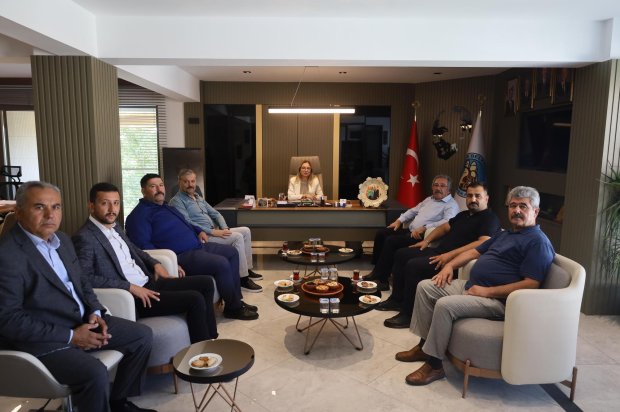 TBMM MHP Grup Başkan Vekili ve Nevşehir Milletvekilimiz Sayın Prof. Dr. Filiz Kılıç, Nevşehir MHP İl Başkanı Sayın Adnan Doğu ile birlikte Belediye Başkanımız Sayın Mustafa Kenan Sarıtaş’ı ziyaret etti.