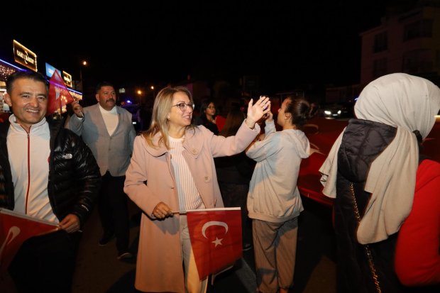 29 Ekim Cumhuriyet Bayramı kutlamaları kapsamında, Fener Alayı ve Kortej Yürüyüşü Gerçekleştirildi