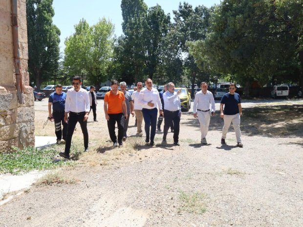 Kültür ve Turizm Bakanlığı Kütüphaneler ve Yayımlar Genel Müdürü Taner Beyoğlu, Belediye Başkanımız Mustafa Kenan Sarıtaş ile birlikte Eski Avanos Lisesinde incelemelerde bulundu.