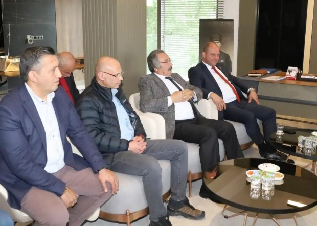 Kayseri Pancar Ekicileri Koop. Yönetim Kurulu ve Kayseri Şeker Fabrikası Yöneticilerinden Başkanımıza Ziyaret