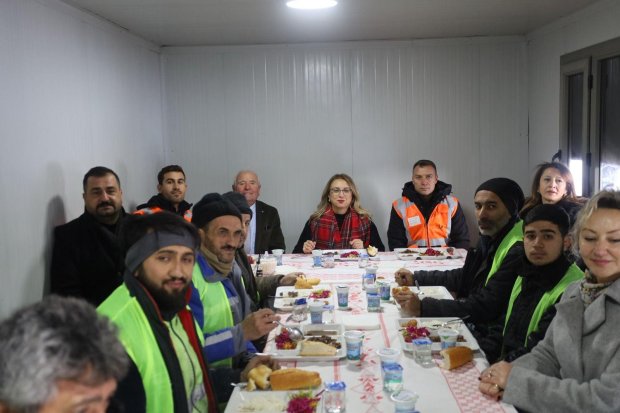 TBMM MHP Grup Başkanvekili ve Nevşehir Milletvekilimiz Sn. Prof. Dr. Filiz Kılıç ile Belediye Başkanımız Sn. Mustafa Kenan Sarıtaş, ilçemizde yapımı devam eden yeni hükümet konağı binasının inşaat ve şantiyesini ziyaret ettiler.
