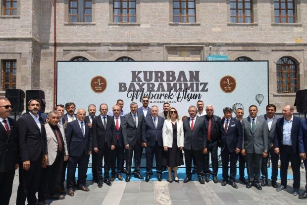 Belediye Başkanımız Sayın Mustafa Kenan Sarıtaş, Nevşehir Vilayetler Evi'nde gerçekleştirilen il protokol bayramlaşmasına katıldı.