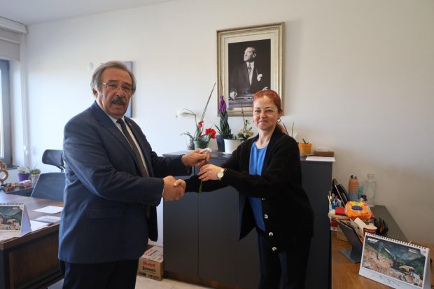 BELEDİYE BAŞKANIMIZ, KADIN PERSONELLERİMİZİN 8 MART DÜNYA KADINLAR GÜNÜNÜ KUTLADI