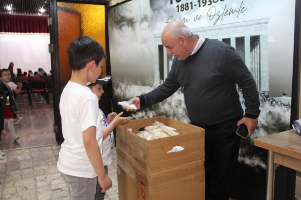 Çocuklar 23 Nisan Ulusal Egemenlik ve Çocuk Bayramında animasyon filmi izleyerek aksiyon ve eğlence dolu zaman geçirdiler.