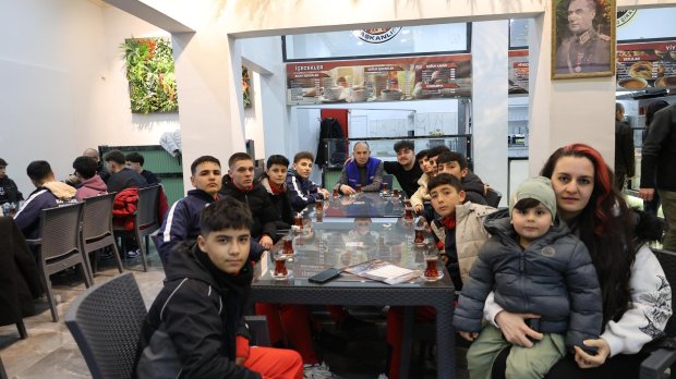 BELEDİYE BAŞKANIMIZ MUSTAFA KENAN SARITAŞ, İFTAR SOFRASINDA HEMŞEHRİLERİYLE BULUŞTU