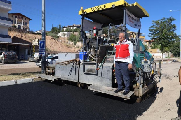 “Avanos’un Çehresini Değiştiren Hizmet: İnönü Caddesi’nde BSK Sıcak Asfalt Atımı Başladı”