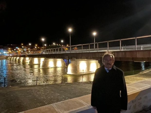 Avanos Tarihi Taş Köprü, aydınlatma çalışmalarının tamamlanmasıyla birlikte göz kamaştıran bir görünüme kavuştu.