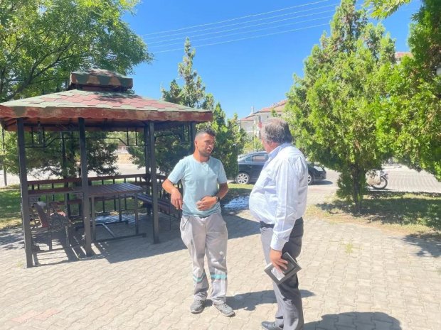 Belediye Başkanımız Mustafa Kenan Sarıtaş ,belediye personellerinin çocuk parklarında gerçekleştirdikleri çalışmaları yerinde inceleyip çalışmalar hakkında bilgiler aldı.