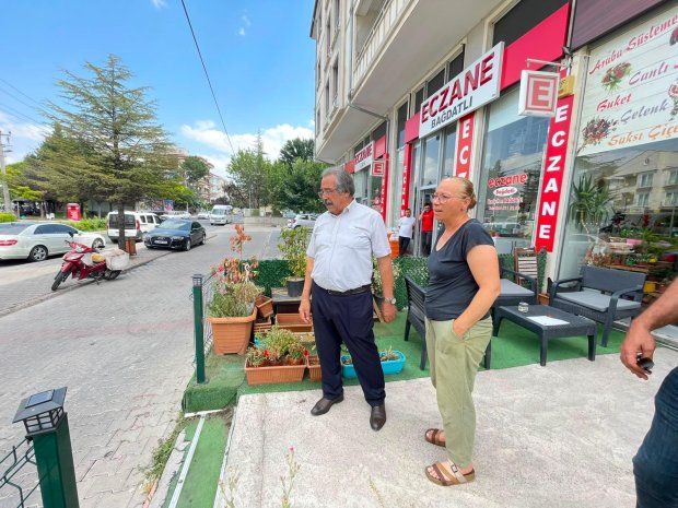 BELEDİYE BAŞKANIMIZ SAYIN MUSTAFA KENAN SARITAŞ’TAN ENTEGRE HASTANE ÇEVRESİNDEKİ ESNAF VE ECZANELERE ZİYARET