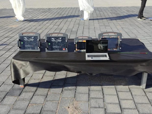 Belediye Başkanımız Mustafa Kenan Sarıtaş, il protokolü ile birlikte Assuva Uzay ve Havacılık Savunma Sanayi tarafından ilçemizde kurulacak drone fabrikasında üretilecek cihazların test sürüşlerine katıldı.