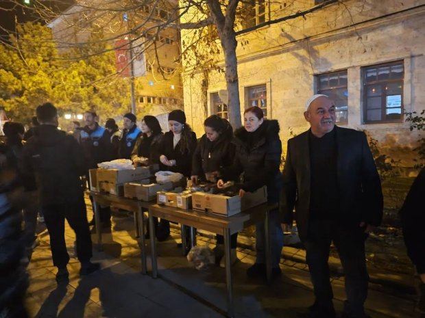 Miraç Kandili dolayısıyla vatandaşlarımıza helva ikram edildi.
