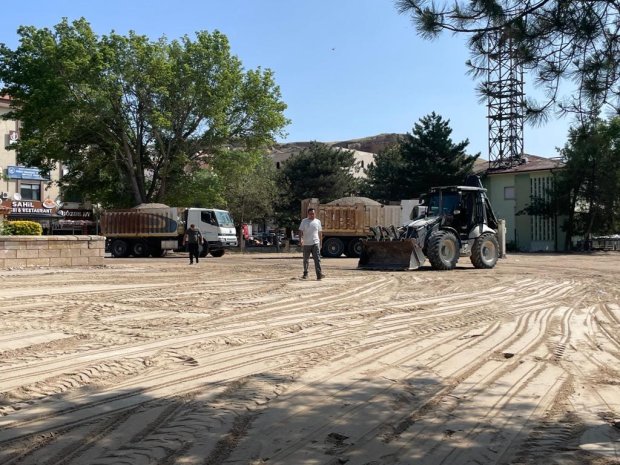 Belediye Başkanımız Sayın Mustafa Kenan Sarıtaş, belediyemize ait iş sahalarında sürdürülen çalışmaları sahada kontrol etti.