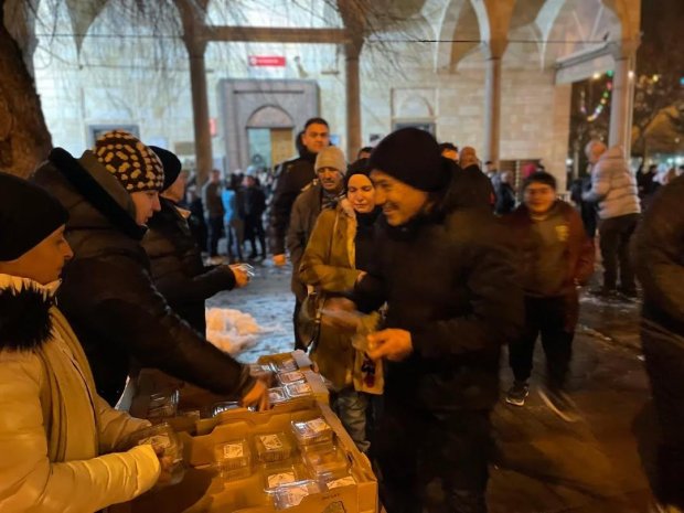 Belediyemizden Berat Kandili’nde Lokma İkramı