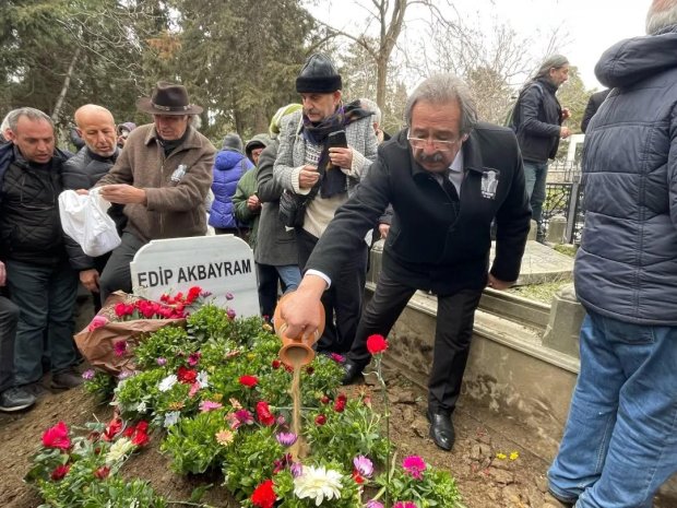 Belediye Başkanımız Sn. Mustafa Kenan Sarıtaş, Edip Akbayram’ın cenaze törenine katıldı.