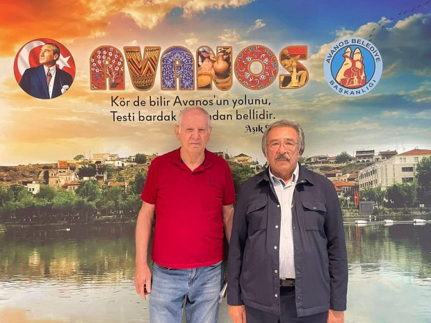 Belediye Başkanımız Mustafa Kenan Sarıtaş'ı ziyarete gelen hemşehrilerimize nazik ziyaretleri için teşekkür ederiz.