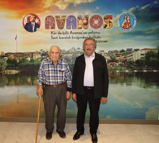 Hemşehrimiz Ethem Kuştepesi Belediye Başkanımız Mustafa Kenan Sarıtaş'ı makamında ziyaret ettiler, nazik ziyaretleri için teşekkür ederiz.