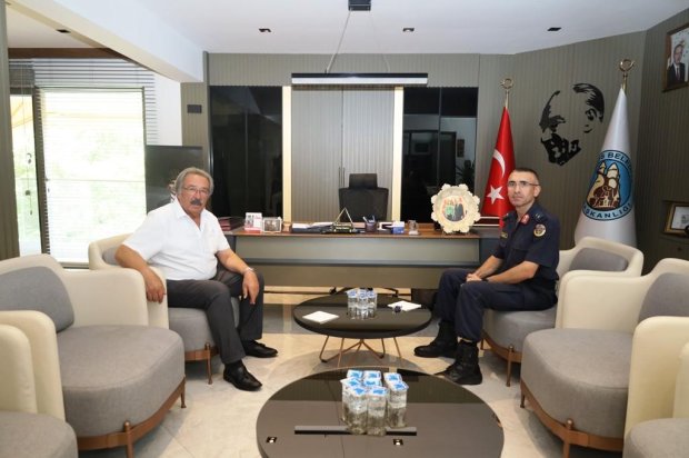 Avanos İlçe Jandarma Komutanımız Jandarma Üsteğmen Sayın Özcan Zengin, Belediye Başkanımız Sayın Mustafa Kenan Sarıtaş’ı makamında ziyaret etti.