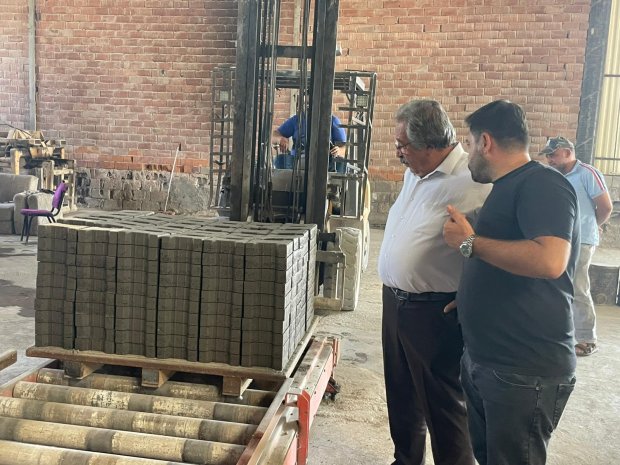 Belediyemize ait Kilit Parke ve Bordür Tesisi, uzun bir aranın ardından Belediye Başkanımız Sayın Mustafa Kenan Sarıtaş’ın girişimleriyle yeniden üretime başladı.