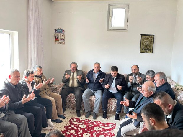 Belediye Başkanımız Mustafa Kenan Sarıtaş, Belediye personelimiz Ahmet Demirbaş’ın Niğde Kiledere beldesindeki taziye evine ziyarette bulundu.