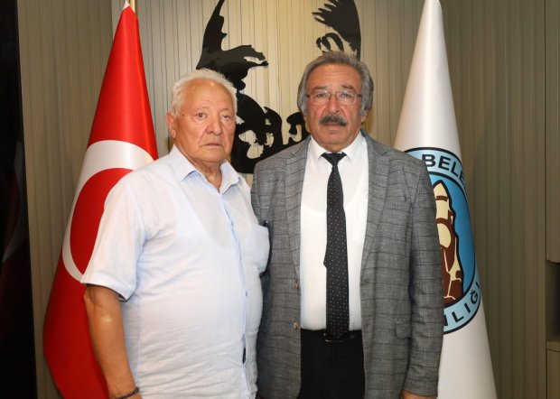 Belediye Başkanımız Mustafa Kenan Sarıtaş'ı ziyarete gelen hemşehrilerimize nazik ziyaretleri için teşekkür ederiz.