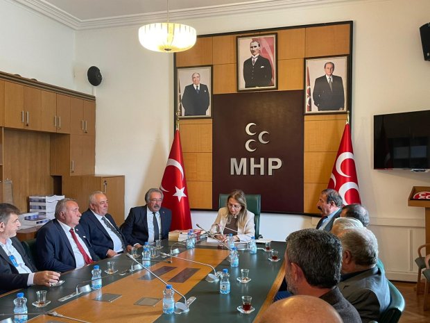 TBMM MHP Grup Başkan Vekili ve Nevşehir Milletvekilimiz Sayın Prof. Dr. Filiz Kılıç’ın daveti üzerine, Belediye Başkanımız Sayın Mustafa Kenan Sarıtaş ve Avanos köy muhtarlarının katılımıyla geniş kapsamlı bir istişare toplantısı gerçekleştirildi.