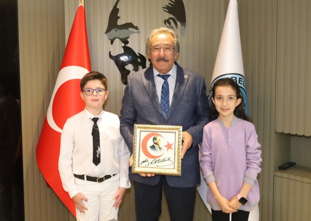 Çocuk Başkanlar Makama Oturdu.