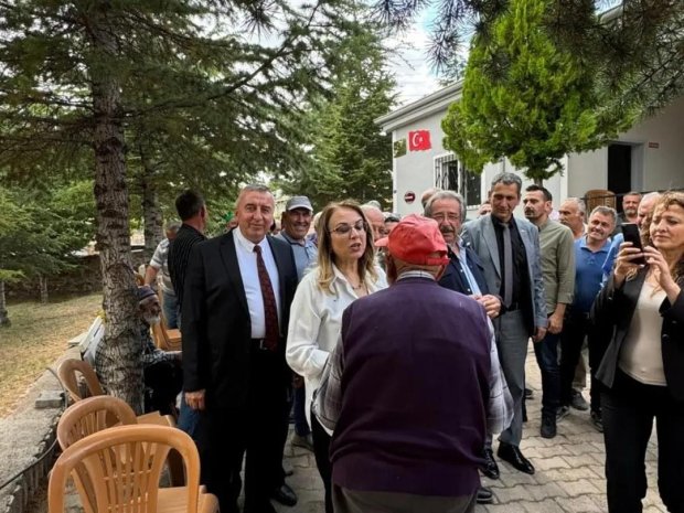 MHP Nevşehir Milletvekilimiz Prof. Dr. Filiz Kılıç hanımefendi ve beraberlerindeki heyetle Gülşehir Yeşilöz (Cemel) köyümüzde vatandaşlarımızla bir araya geldik.