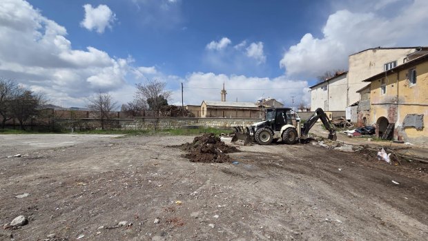 BELEDİYE BAŞKANIMIZ HAFTA SONU SAHADA DEVAM EDEN ÇALIŞMALARI İNCELEDİ