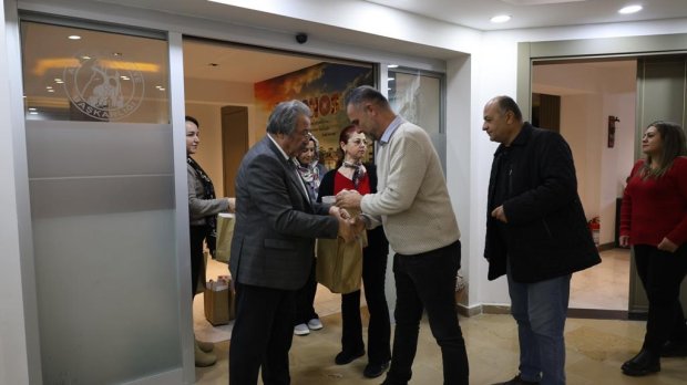 BELEDİYE BAŞKANIMIZ PERSONELLERİMİZİN YENİ YILINI KUTLADI