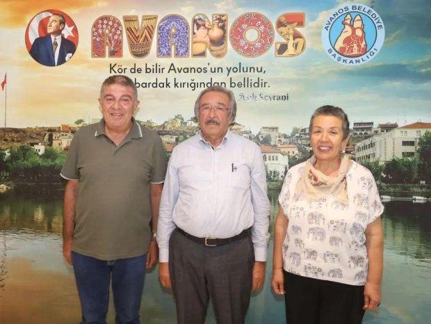 Hemşehrimiz Serdar Kavlak ve eşi Ziyneti Ballan Kavlak Belediye Başkanımızı ziyaret ettiler.
