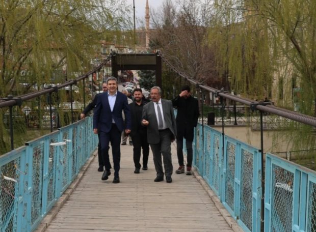 Kapadokya Alan Başkanı Sayın Aydın Cem Aslanbay, Belediye Başkanımız Sayın Mustafa Kenan Sarıtaş’ı makamında ziyaret etti.