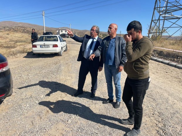 Belediye Başkanımız Sayın Mustafa Kenan Sarıtaş Yukarı Mahalle’de 137, 145 ve 146. sokaklarda yürütülen kilit parke çalışmalarını inceledi.