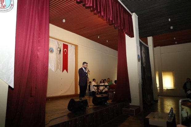 29 Ekim Cumhuriyet Bayramı kutlama etkinlikleri kapsamında, belediyemiz bünyesinde çalışmalarını sürdüren Türk Halk Müziği Korosu ve Çocuk Korosu tarafından Cumhuriyet Konseri ve Tiyatro Etkinliği gerçekleştirildi.