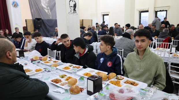 BELEDİYE BAŞKANIMIZ MUSTAFA KENAN SARITAŞ, İFTAR SOFRASINDA HEMŞEHRİLERİYLE BULUŞTU