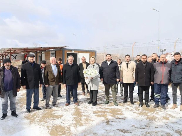 TBMM MHP Grup Başkanvekili ve Nevşehir Milletvekilimiz Sn. Prof. Dr. Filiz Kılıç ile Belediye Başkanımız Sn. Mustafa Kenan Sarıtaş, ilçemizde yapımı devam eden yeni hükümet konağı binasının inşaat ve şantiyesini ziyaret ettiler.