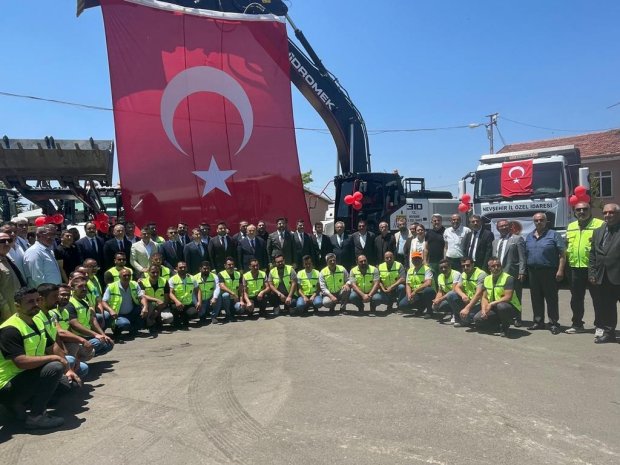 Nevşehir İl Özel İdaresi tarafından düzenlenen “Sezon Açılışı ve Araç Tanıtım Programı”, yoğun bir katılımla İl Özel İdaresi yerleşkesinde gerçekleştirildi.