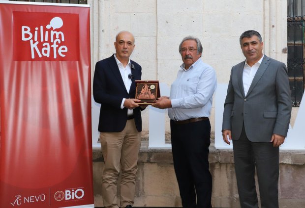 Nevşehir Hacı Bektaş Veli Üniversitesi (NEVÜ) bünyesinde kurulan Bilim İletişim Ofisi tarafından düzenlenen "Bilim Kafe" etkinliğinin ilki gerçekleştirildi.