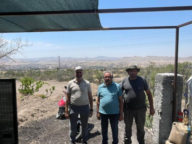 Belediye Başkanımız Sayın Mustafa Kenan Sarıtaş Köybağında kapalı devre sulama sisteminde ilk sulamayı yaparak ağaçlara can suyu verdi.