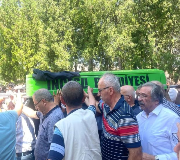 Belediye Başkanımız Mustafa Kenan Sarıtaş, Eski Avanos Kaymakamlarından Bayburt Valisi Sayın Mustafa Eldivan’ın vefat eden kayınbiraderi Ziraat Odası Başkanlığı yapmış emekli Yaşar Köseoğlu’nun cenaze törenine katıldı.