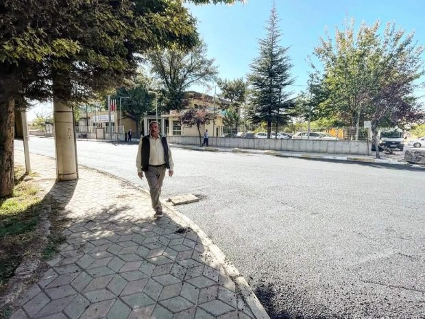 Belediye Başkanımız Mustafa Kenan SARITAŞ Zelve Caddesi hastane kavşağında devam eden sıcak asfalt çalışmasını yerinde inceledi.