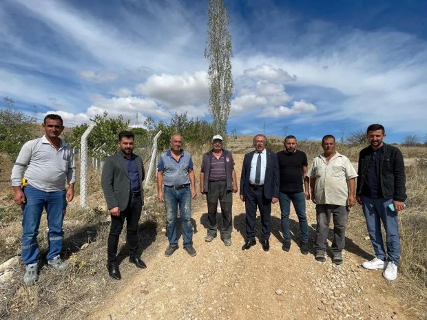 Köybağı, Sarıkaya, Abdalüstü, Çayyüzü ve Kayabaşı mevkilerine ve geniş bir yöreyi kapsayacak alana 3 adet trafo merkezi ile 180 adet aydınlatma direği bulunan enerji ve aydınlatma şebekesi yapımına başlanmıştır.