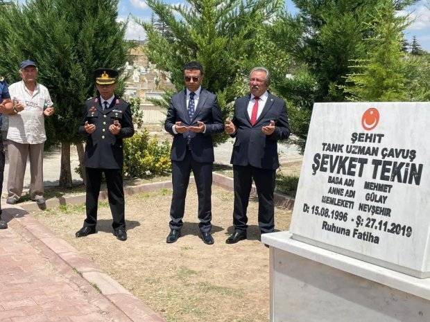 15 Temmuz Demokrasi ve Milli Birlik Günü anma programı kapsamında şehitlik ziyareti gerçekleştirildi.