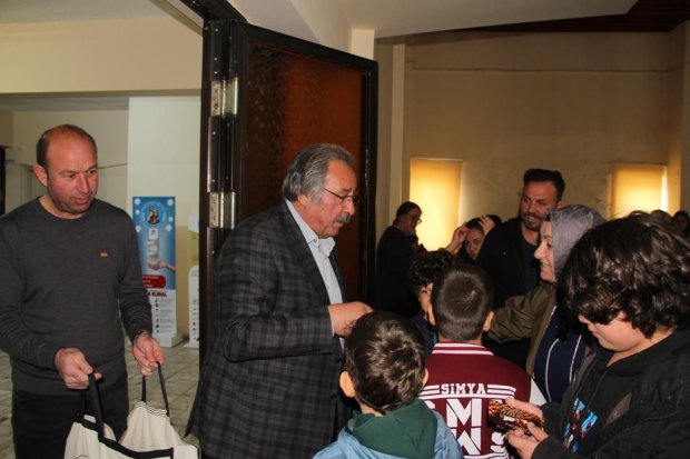 "61. Kütüphane Haftası" etkinlikleri kapsamında düzenlenen animasyon film gösterimi çocukların büyük ilgisi ve yoğun katılımıyla gerçekleştirildi.