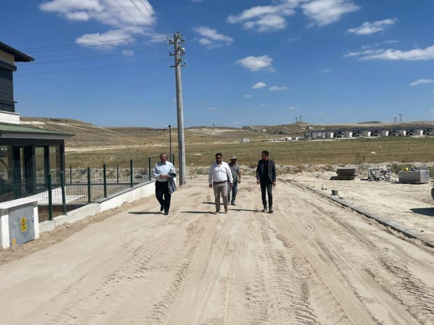 Belediye Başkanımız Sayın Mustafa Kenan Sarıtaş, ilçemizde yürütülen yol çalışmalarını sahada inceleyerek denetimlerde bulundu.