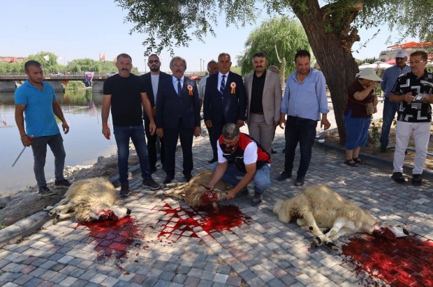 Ulaştırma ve Altyapı Bakanımız Sayın Abdulkadir Uraloğlu’nun katılımlarıyla kapsamlı şekilde restorasyonu tamamlanarak hizmete giren Tarihi Taş Köprümüzün resmi açılışı tören gerçekleştirildi.
