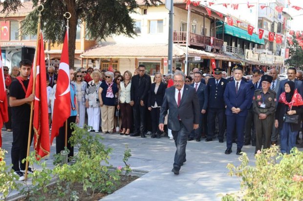 Şanlı tarihimize altın harflerle yazılan 30 Ağustos Zafer Bayramı'nın 103. yıl dönümü ilçemizde coşkuyla kutlandı.