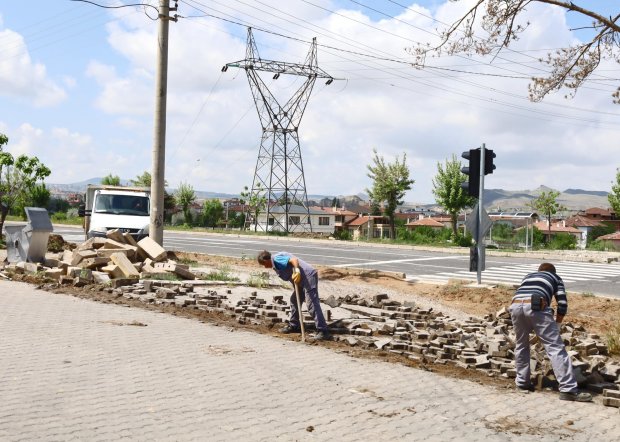 Fen işleri müdürlüğü ekiplerimiz, ilçemizin bir çok noktasında çalışmalarını aralıksız sürdürüyor.
